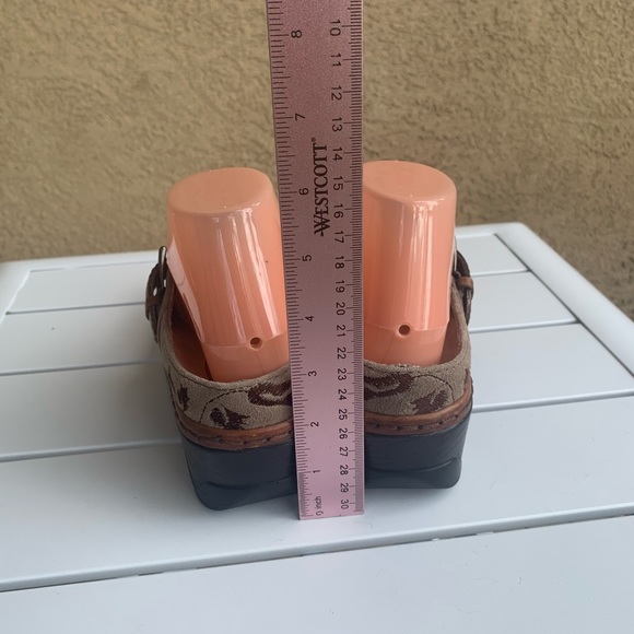 Klogs taupe suede and brown leather embroidered clogs mules size 7.5M - Picture 10 of 15